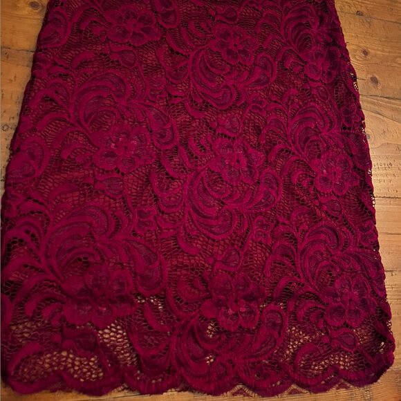 Burgundy Lace Bodycon Dress - Picture 5 of 6